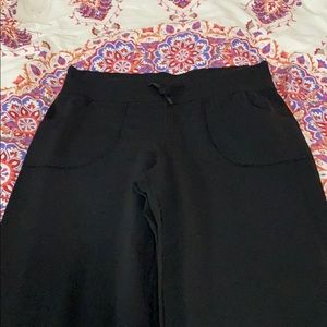 LIKE NEW Lululemon Black Flare Pants w/pockets